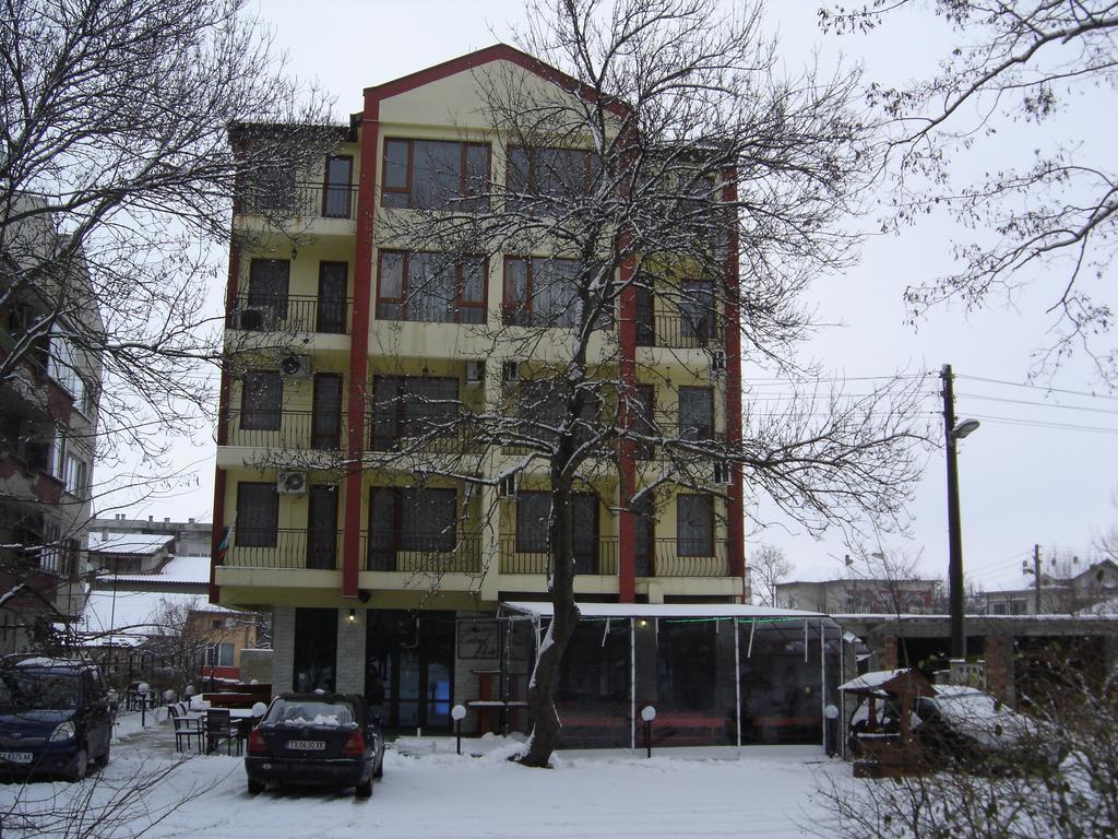 Central Park Family Hotel Kavarna Bagian luar foto