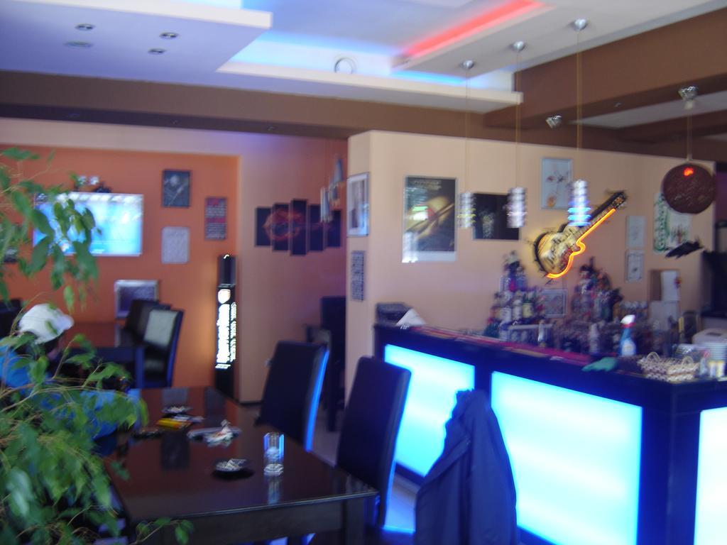 Central Park Family Hotel Kavarna Bagian luar foto