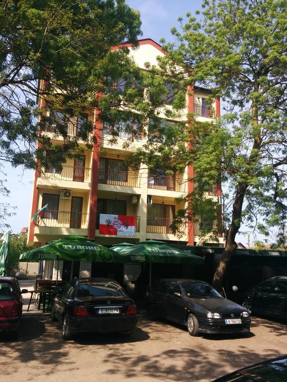 Central Park Family Hotel Kavarna Bagian luar foto